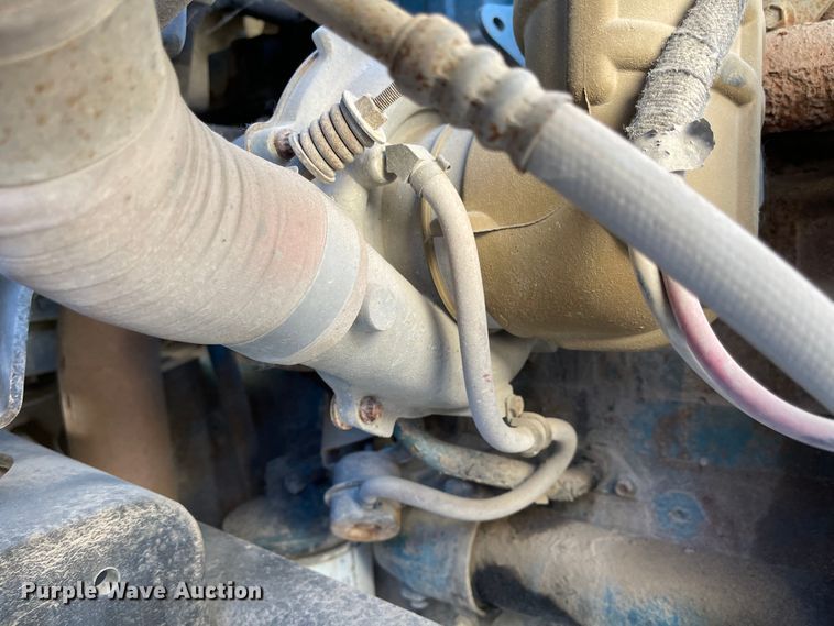 image for item MU9062 2003 International 4300  flatbed truck