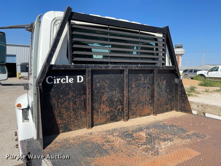 image for item MU9062 2003 International 4300  flatbed truck