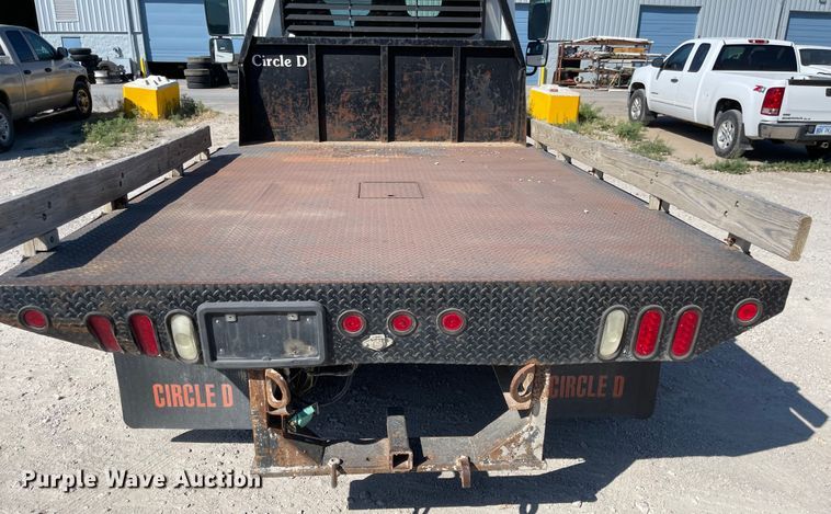 image for item MU9062 2003 International 4300  flatbed truck