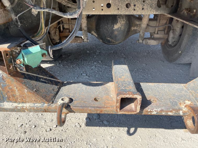 image for item MU9062 2003 International 4300  flatbed truck