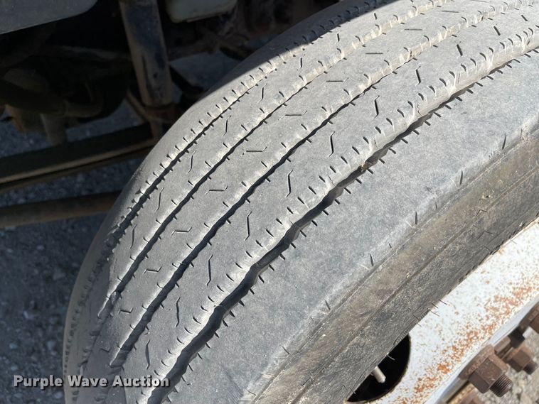 image for item MU9062 2003 International 4300  flatbed truck