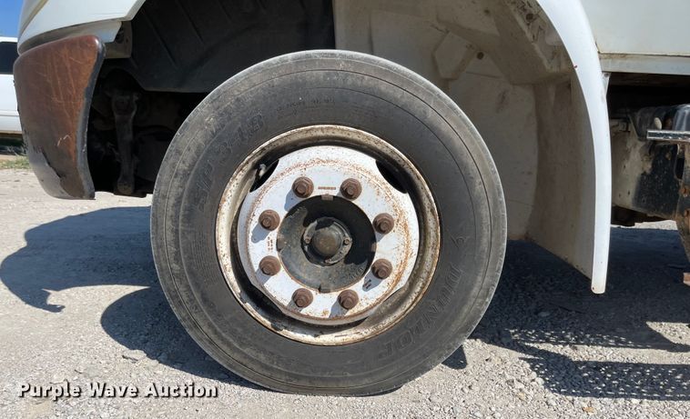 image for item MU9062 2003 International 4300  flatbed truck