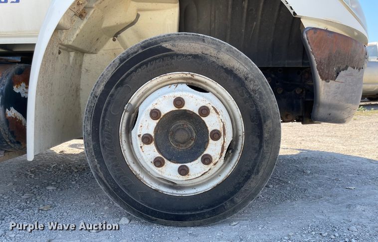 image for item MU9062 2003 International 4300  flatbed truck