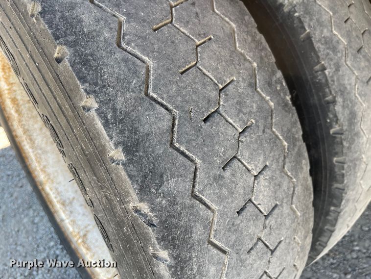 image for item MU9062 2003 International 4300  flatbed truck