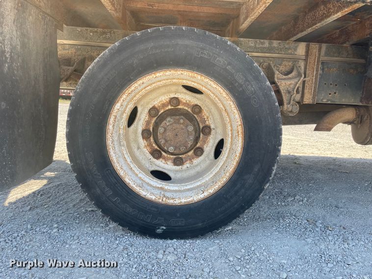 image for item MU9062 2003 International 4300  flatbed truck