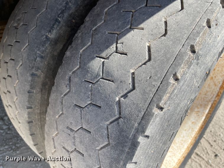 image for item MU9062 2003 International 4300  flatbed truck