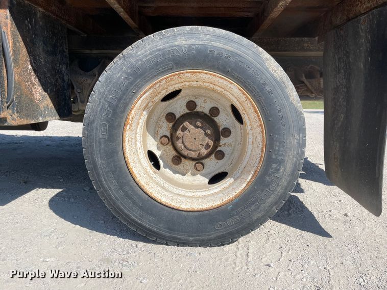 image for item MU9062 2003 International 4300  flatbed truck