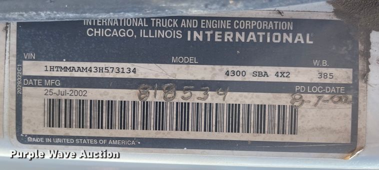 image for item MU9062 2003 International 4300  flatbed truck