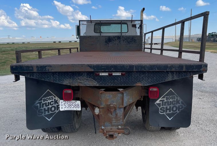 image for item MU9063 1983 International S1954  flatbed truck