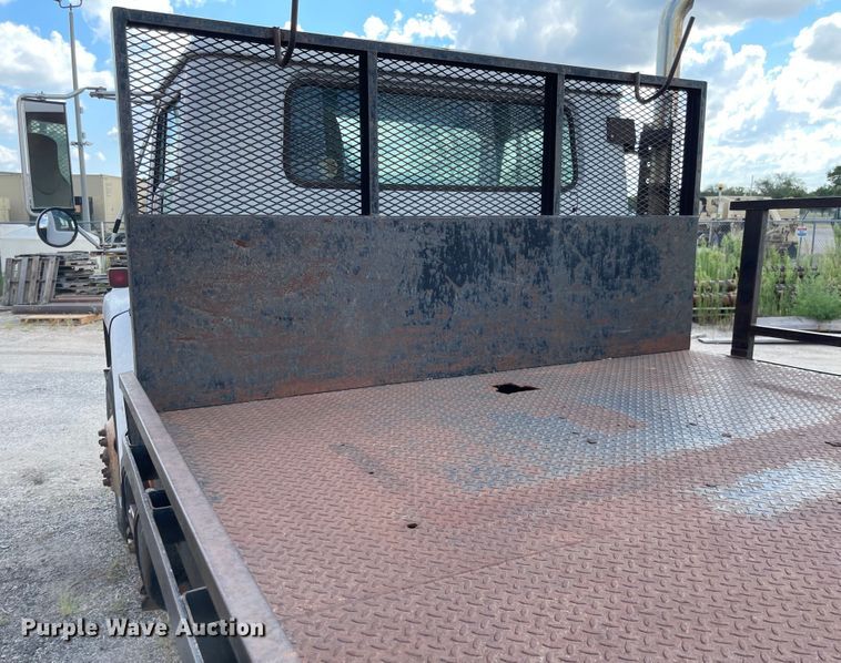 image for item MU9063 1983 International S1954  flatbed truck