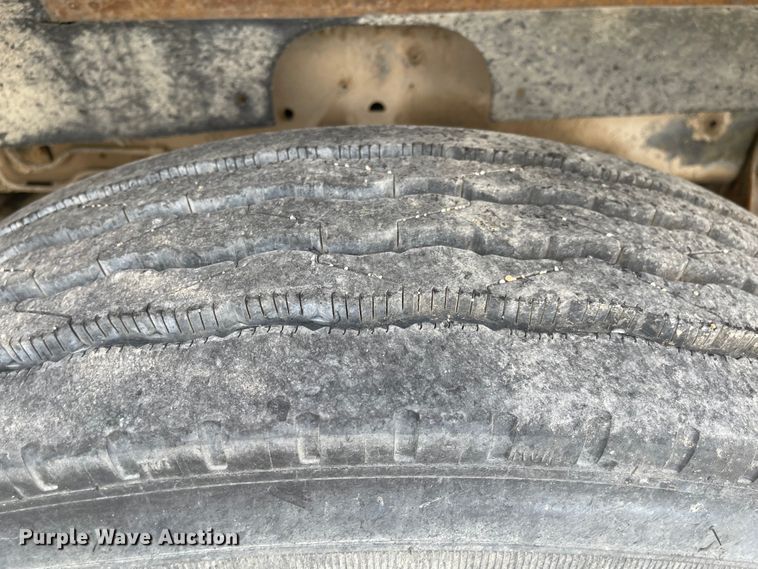 image for item MU9063 1983 International S1954  flatbed truck