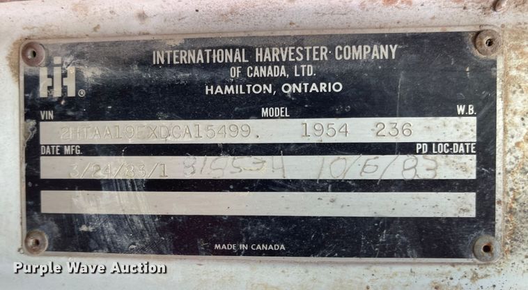 image for item MU9063 1983 International S1954  flatbed truck