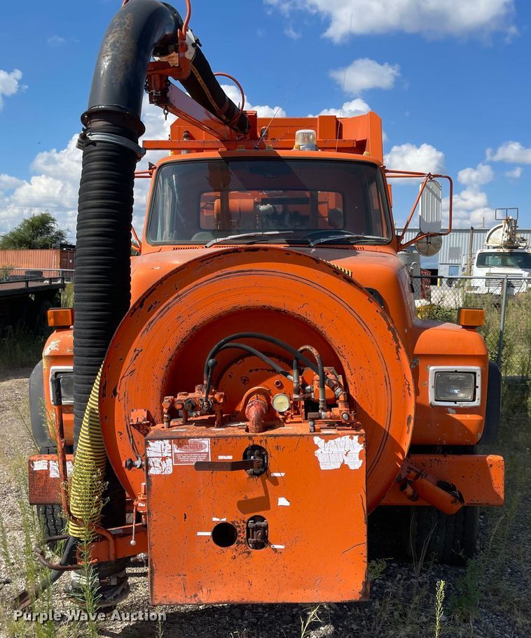 image for item MU9064 1987 Ford LT8000  sewer jetter truck