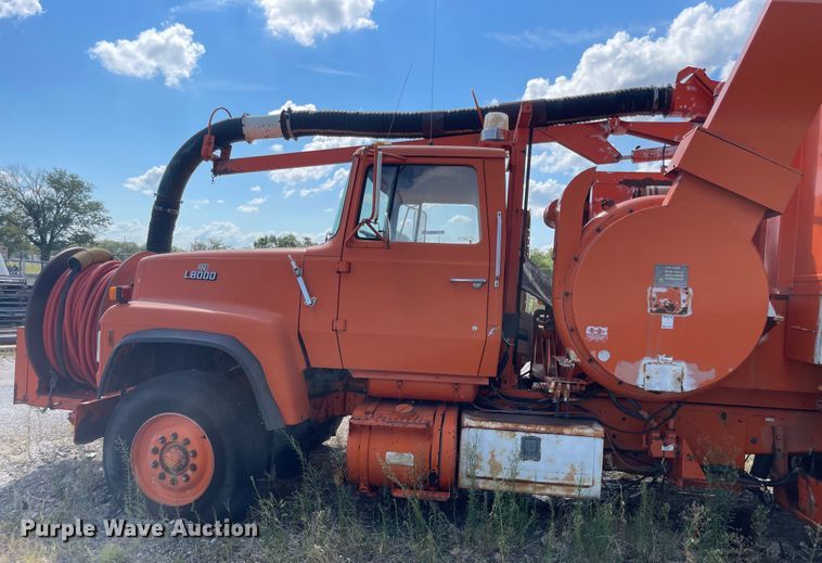 image for item MU9064 1987 Ford LT8000  sewer jetter truck