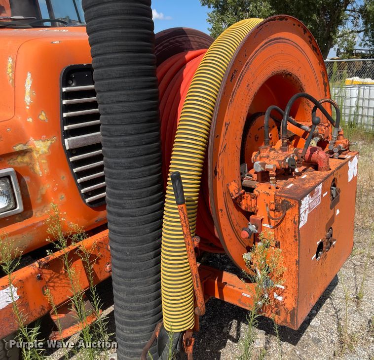 image for item MU9064 1987 Ford LT8000  sewer jetter truck