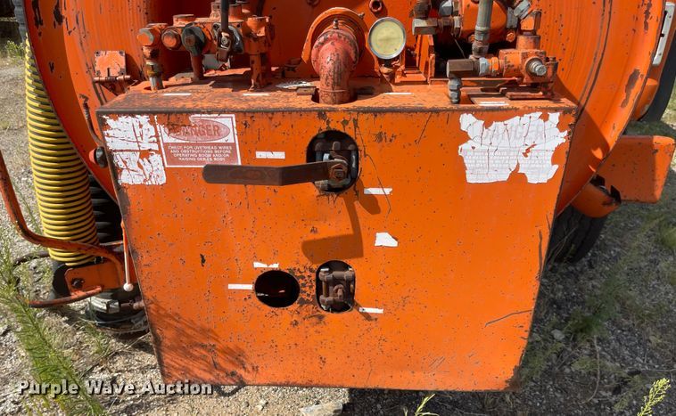 image for item MU9064 1987 Ford LT8000  sewer jetter truck