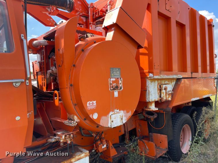 image for item MU9064 1987 Ford LT8000  sewer jetter truck