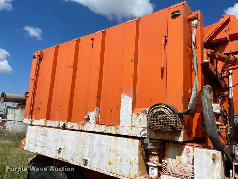 image for item MU9064 1987 Ford LT8000  sewer jetter truck