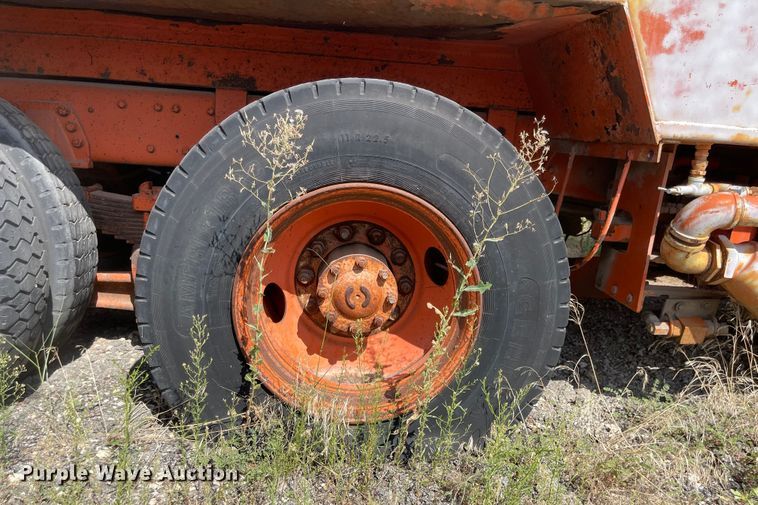 image for item MU9064 1987 Ford LT8000  sewer jetter truck