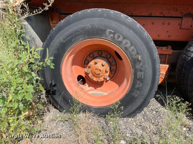 image for item MU9064 1987 Ford LT8000  sewer jetter truck