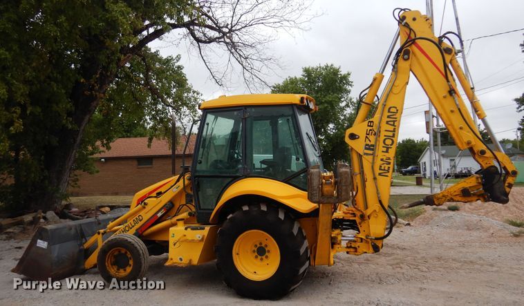 image for item DB7923 2002 New Holland LB75B  backhoe