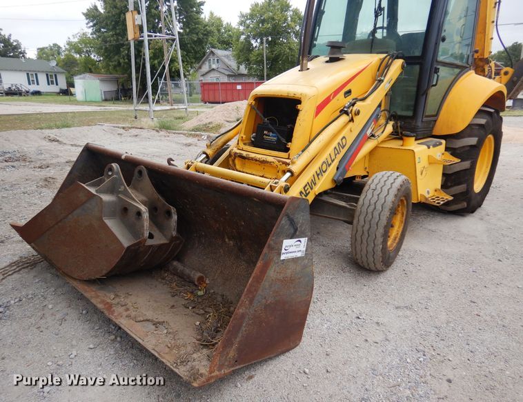 image for item DB7923 2002 New Holland LB75B  backhoe
