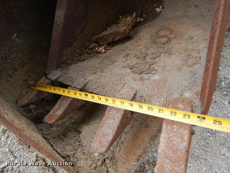 image for item DB7923 2002 New Holland LB75B  backhoe