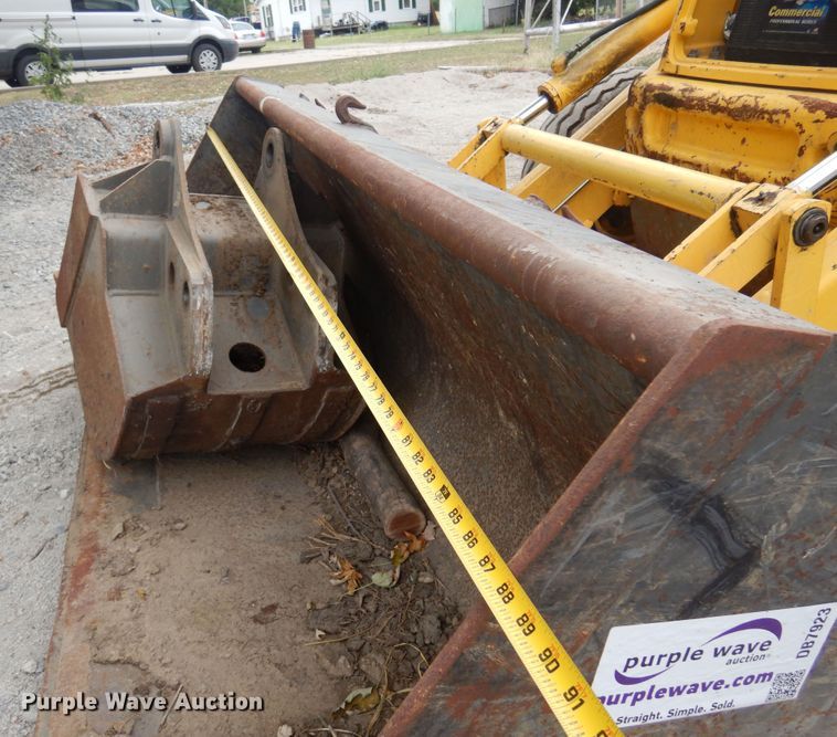 image for item DB7923 2002 New Holland LB75B  backhoe