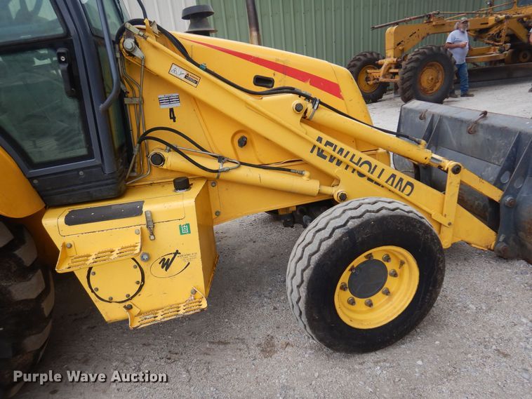 image for item DB7923 2002 New Holland LB75B  backhoe