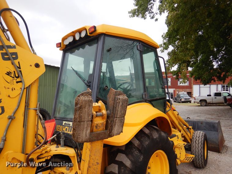 image for item DB7923 2002 New Holland LB75B  backhoe