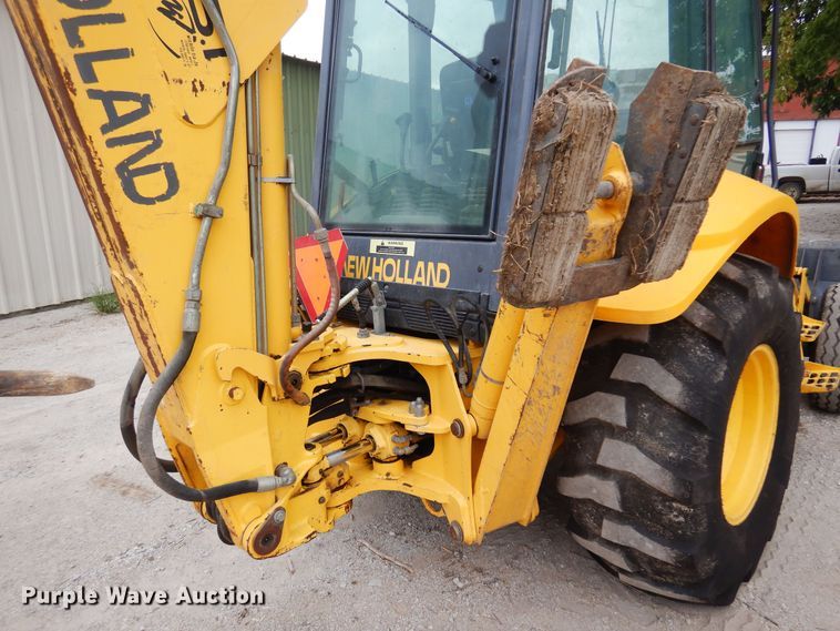 image for item DB7923 2002 New Holland LB75B  backhoe