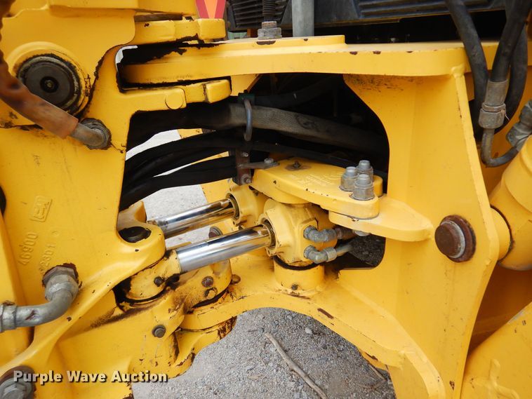 image for item DB7923 2002 New Holland LB75B  backhoe