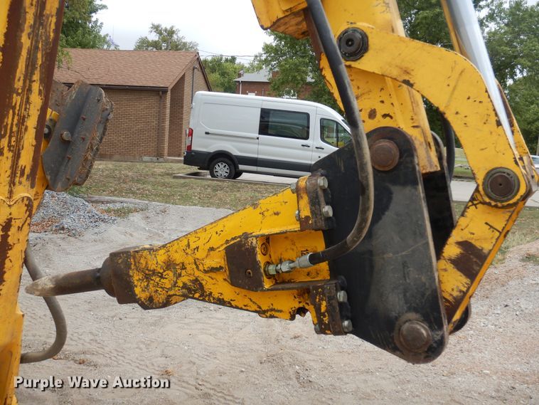 image for item DB7923 2002 New Holland LB75B  backhoe