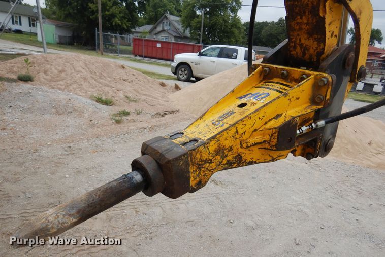 image for item DB7923 2002 New Holland LB75B  backhoe