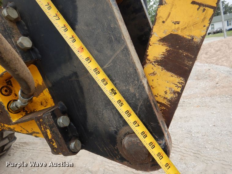 image for item DB7923 2002 New Holland LB75B  backhoe