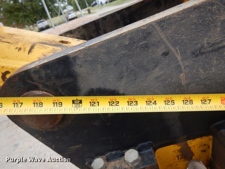 image for item DB7923 2002 New Holland LB75B  backhoe