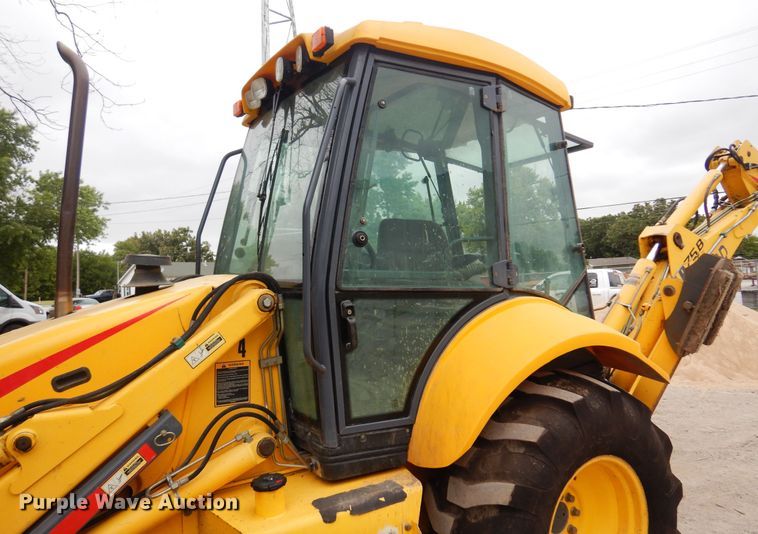 image for item DB7923 2002 New Holland LB75B  backhoe