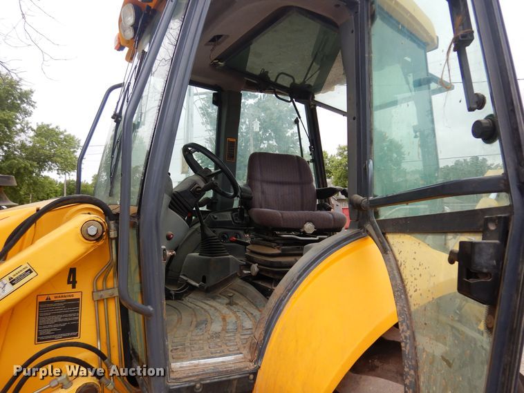 image for item DB7923 2002 New Holland LB75B  backhoe
