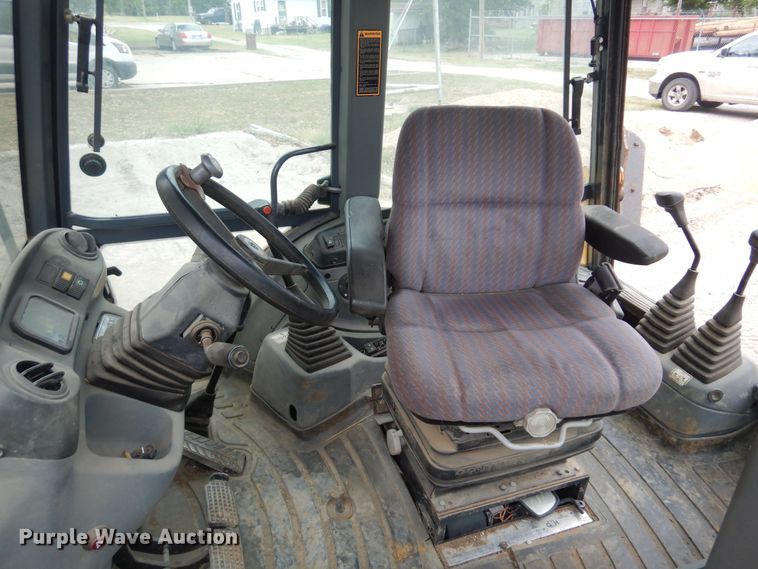 image for item DB7923 2002 New Holland LB75B  backhoe