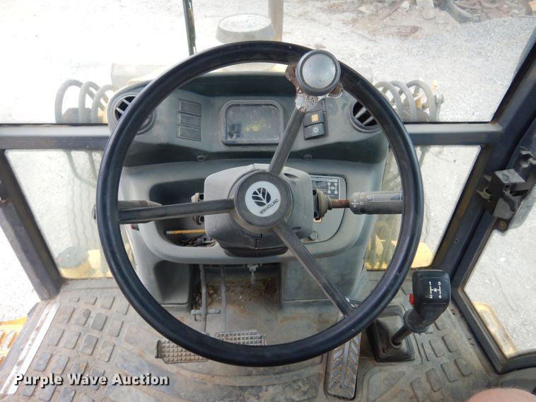 image for item DB7923 2002 New Holland LB75B  backhoe
