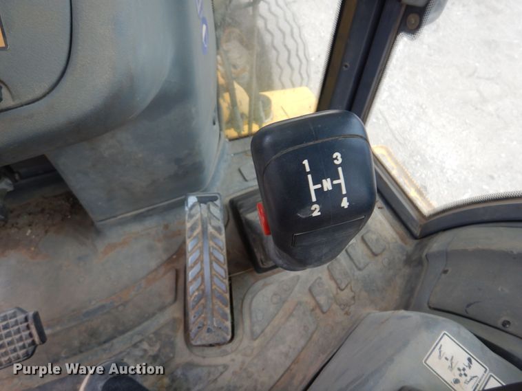 image for item DB7923 2002 New Holland LB75B  backhoe