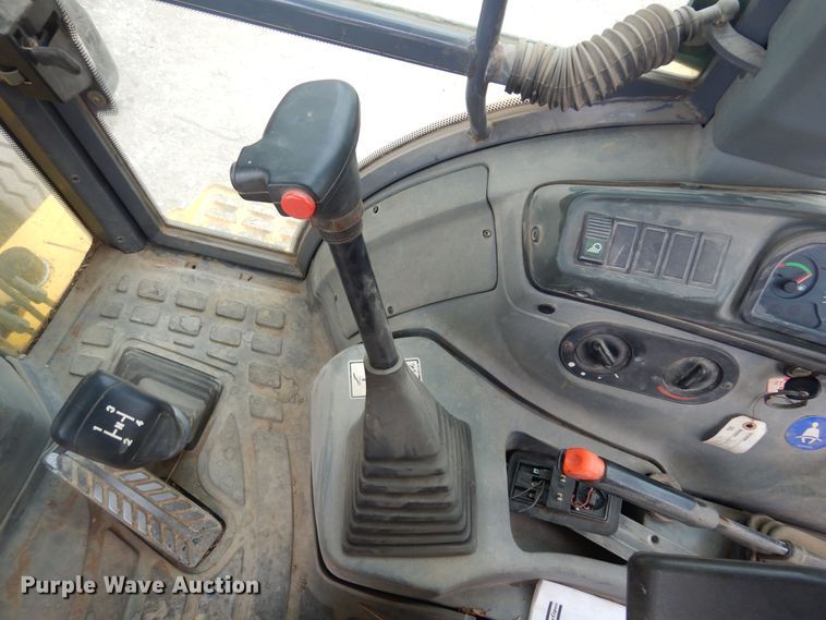 image for item DB7923 2002 New Holland LB75B  backhoe