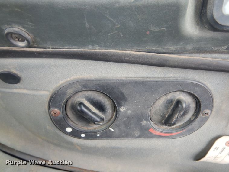 image for item DB7923 2002 New Holland LB75B  backhoe