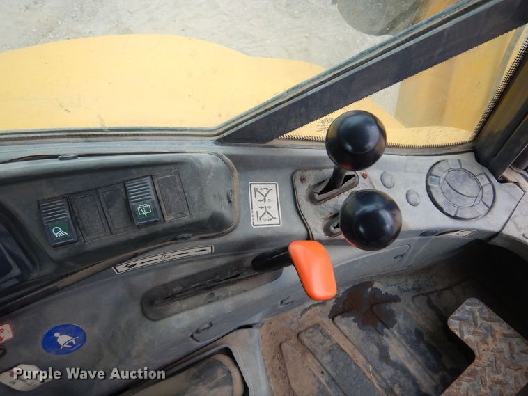 image for item DB7923 2002 New Holland LB75B  backhoe