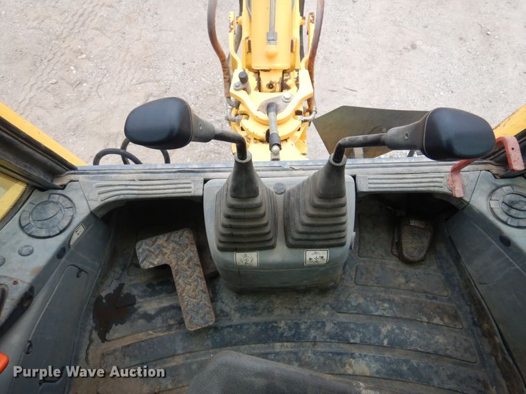 image for item DB7923 2002 New Holland LB75B  backhoe