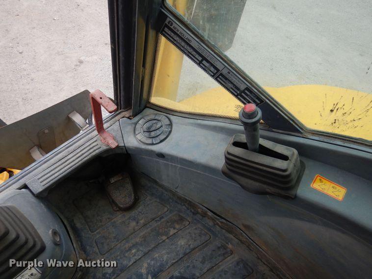 image for item DB7923 2002 New Holland LB75B  backhoe