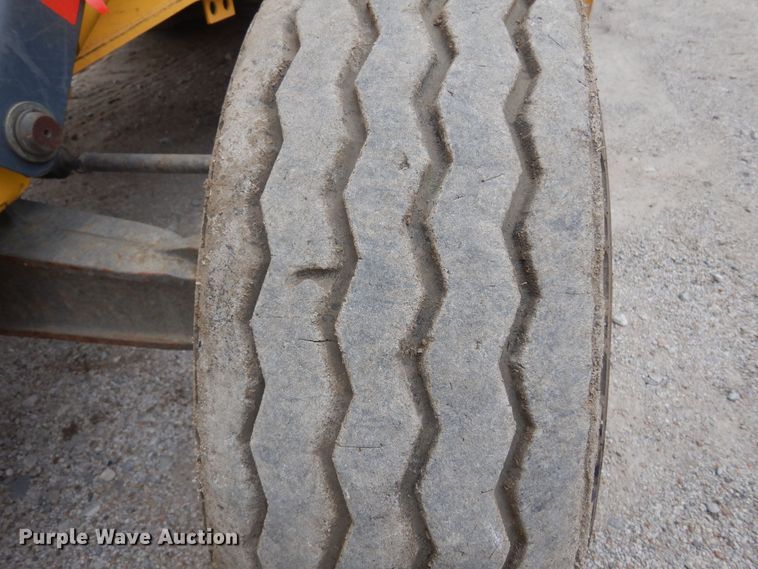 image for item DB7923 2002 New Holland LB75B  backhoe