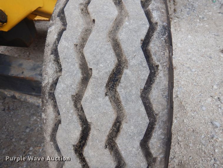 image for item DB7923 2002 New Holland LB75B  backhoe