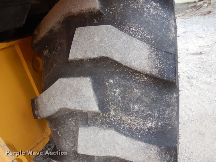 image for item DB7923 2002 New Holland LB75B  backhoe