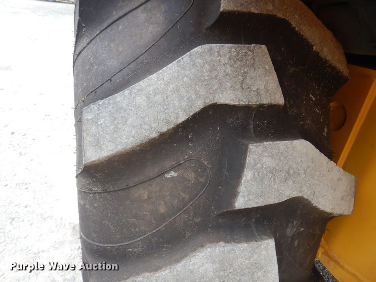 image for item DB7923 2002 New Holland LB75B  backhoe